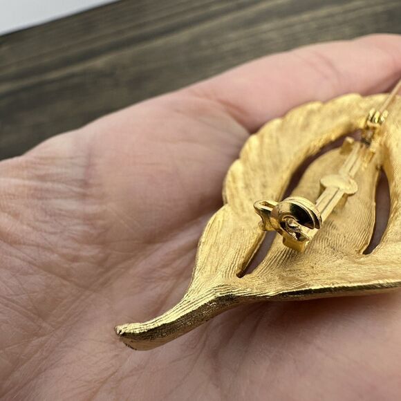 3 Vintage Gold Tone Textured Leaf Brooch Pins Feather Costume Estate Jewelry - Picture 4 of 16